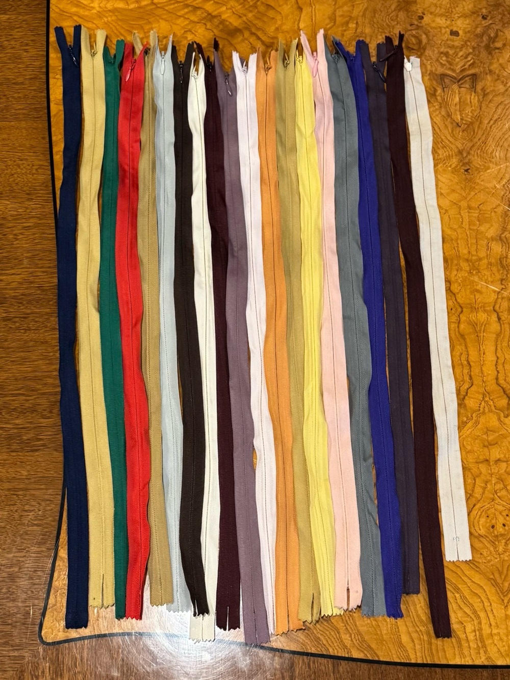 Bundle of color full zippers for sewing or Altraition